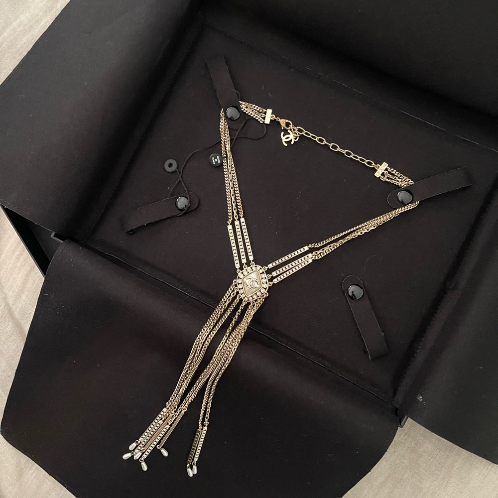 Authentic Chanel pendant necklace with original packaging - Picture 3 of 5